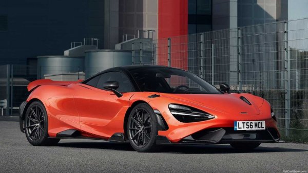 Може би познавате добре McLaren 720S. Е, 765LT е доста атрактивно подобрение на тази суперкола. Макар и със същия двигател, мощността тук от 720 к.с. е увеличена на 765 "кончета". В допълнение, моделът е поспестил и някое кило и предлага още по-добра аеродинамика.