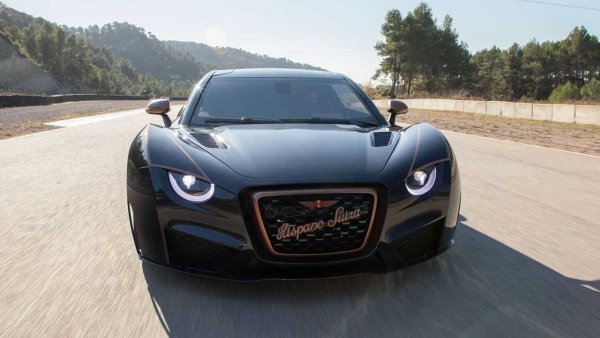 През изминалата година бе представен този мегаболид, който ще бъде произведен в едва 5 бройки. Хиперколата е с мощност от 1114 к.с. и ускорява от 0 до 100 км/ч за 2,6 секунди. Макар стилът може би не би допаднал за всеки, търсената цена за екземпляр е 1,65 милиона евро.