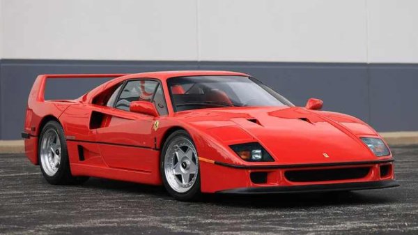 Цена - 3 800 000 долара, търг на Gooding Christie's

Пробегът му е едва 2017 км. Съвсем наскоро му е направено пълно техническо обслужване срещу 33 866 долара, така че със сигурност сега е идеалният момент да се използва неговия V8 с два турбокомпресора.
