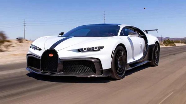 Цена - 3 965 000 долара, търг на Bonhams

Предполага се, че най-ориентираният към шофирането вариант на Chiron е този конкретен Pur Sport. С пробег от едва 3058 км, не е използван ежедневно, но поне W16 двигателят с мощност от 1479 к.с. е трениран.
