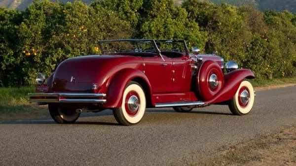 Цена - 4 405 000, търг на RM Sotheby's

Нямаше да е Седмица на автомобилите без някой нелепо скъп и наистина доста голям Duesenberg, събуден от дрямка си. Само пет Torpedo Phaetona са произведени, а това е един от едва двата от Walker-LaGrande.
