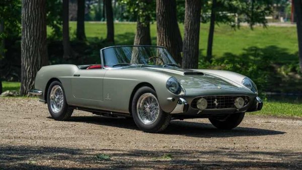 Цена - 6 000 000 долара, търг на RM Sotheby's

Този болезнено красив кабриолет 250 GT е изложен в Женева през далечната 1958 г., а едва миналата година е реставриран до точно същите спецификации с боя Grigio Metallizzato и кожен салон Rosso.
