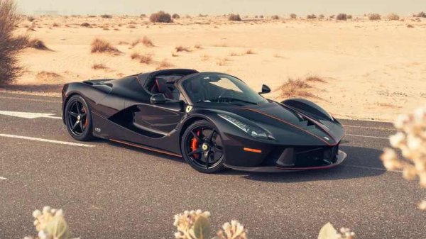 Цена - 6 715 000 долара, търг на RM Sotheby's

Ето защо трябва да карате колите си. Да, това може да е Aperta с открит покрив, а не стандартно LaFerrari, но този екземпляр с пробег от 3700 км бе продаден за почти 1,5 милиона долара повече от онова купе с пробег от 87 км, което вече представихме.
