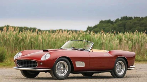 Цена - 7 265 000 долара, търг на Gooding Christie's

Как сте с италианския? Всъщност, не е нужно да го знаете много добре, за да разберете какво означава prototipo. Да, това е оригиналният прототип на 250 GT California Spyder. Ясно защо беше продаден за над 7 милиона долара.
