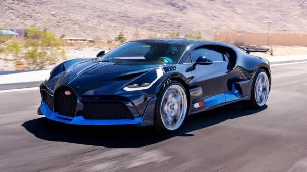 Цена - 8 557 500 долара, търг на Bonhams

Един от 40-те произведени екземпляра и с по-малко от 1290 км пробег, това Bugatti Divo е първото, предложено на търг. Въпреки странно несъответстващите джанти от вторичния пазар, колата все пак донесе доста впечатляващата сума от 8,5 милиона долара.
