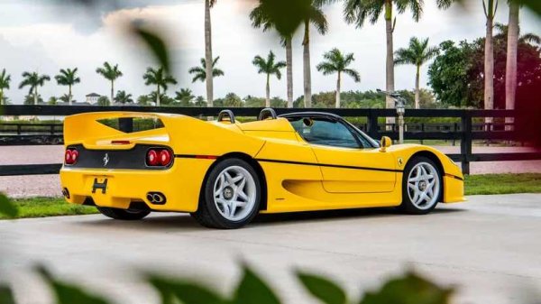 Цена - 9 245000 долара, търг на RM Sotheby's

Поръчано ново и притежавано осем години не от кого да е, а от Ралф Лорън, F50 беше продадено за над 9 милиона долара, което го превърна в най-скъпото F50 в историята. Това е едното от двете такива в американския вариант, боядисано в цвета Giallo Modena, и изглежда абсолютно фантастично.
