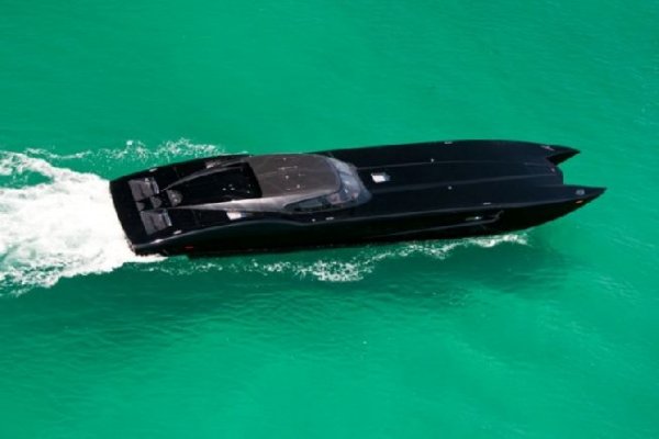 ZR48 MTI - високоскоростна моторна лодка с мощност 1350 к.с. и дизайн, вдъхновен от Corvette