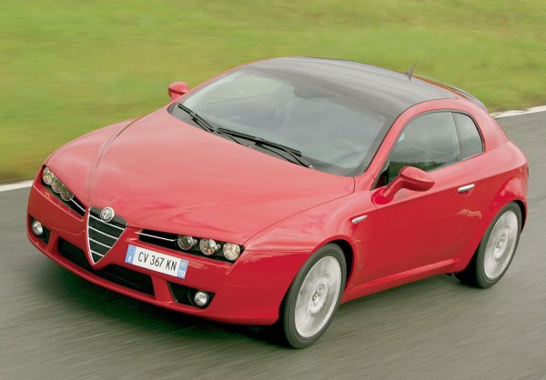 Един от най-спорните автомобили в историята на Alfa Romeo също попада в списъка на знаменития дизайнер. Той се произвежда от 2005 до 2010 година, като се предлага както като купе с 4 места, така и като роудстър. Първоначално Brera е само концептуален модел, създаден от Джорджето Джуджаро. Серийният вариант се предлага с голям избор от двигатели – бензинови с обем 1,75, 2,2 и 3,2 литра, както и дизели – 2,0 и 2,4-литров, като най-мощният вариант е с 256 к.с.