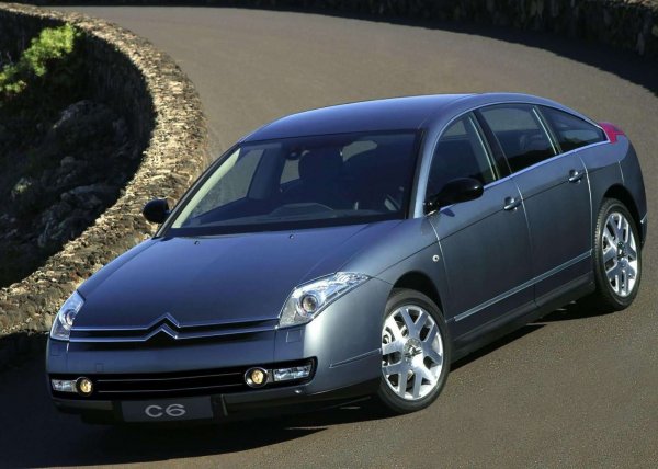 Изборът на Стивънсън приключва с един наистина забележителен седан &ndash; C6, който има шанс да се превърне в бъдеща класика заради малкото си продажби и интересния си стил. Дизайнерът го определя като &bdquo;игрив поглед към един сериозен сегмент&ldquo;. Моделът се произвежда от 2005 до 2012 година, като се предлага с три дизела &ndash; 2,2, 2,7 и 3,2 литра, и един бензинов мотор &ndash; 3,0-литров V6.