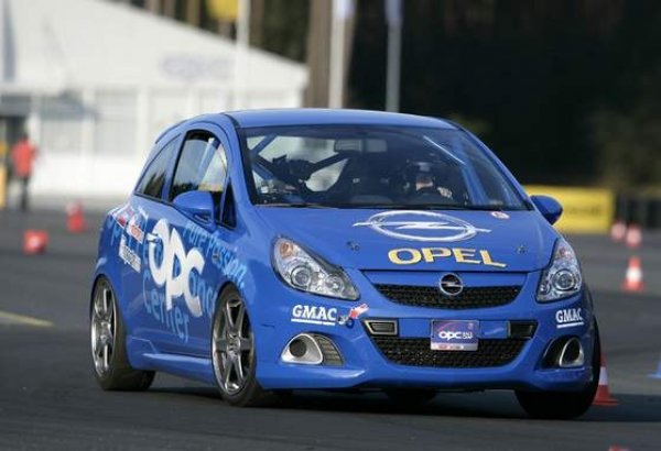 Състезателна версия на Opel Corsa OPC (2007).