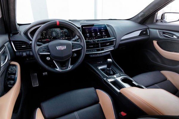 В случая се залага на удоволствието, което предлага този автомобил, тъй като като характеристики той не превъзхода останалите в списъка. Мощността му е 677 к.с. и 893 Нм, а ускорението от 0 до 100 км/ч отнема 3,7 секунди. Максималната скорост е 322 км/ч, а цената в Щатите започва от 84 990 долара.