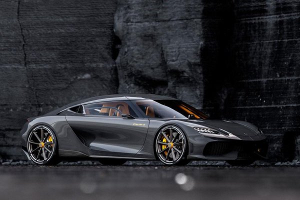 Какво всъщност е Gemera? Това е хибридна суперкола с 4 места, която можеше и да не попадне в този списък, той като ще излезе в малка серия &ndash; 300 бройки. За шведския производител обаче това си е сериозен тираж, като производството трябва да стартира през 2023 година. И както показаният през 2020 година прототип, серийната версия ще получи същия силов агрегат, състоящ се от 2,0-литров двигател с 3 цилиндъра и 3 електромотора.