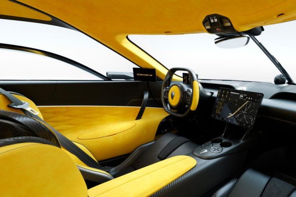 Сумарната мощност на задвижващата система е 1700 к.с., от които 600 се осигуряват от бензиновият битурбо мотор. Ускорението от 0 до 100 км/ч ще отнема 1,9 секунди, а максималната скоростби трябвало да надхвърли 400 км/ч. Показател, който е недостижим за всички останали автомобили в списъка.