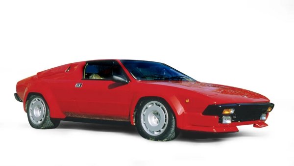 Само по себе си, това Ламбо е доста прилична кола. Но винаги е страдало от лошото си позициониране като "бюджетната" алтернатива на Countach. Едно бюджетно Lamborghini пак не е по джоба на широките маси. А за милионерите е, разбира се, унизително. 