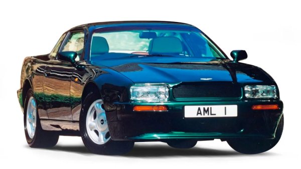 В Aston подготвяха тази кола за икономическия бум в началото на 80-те, но обичайното им размотаване я изкара на пазара чак в началото на 90-те, когато вече бе започнала глобална депресия. Освен това Virage бе неумело сглобен, посредствен за каране и струваше чудовищните за онова време 120,000 лири - въпреки че ползваше безогледно компоненти (включително фарове) от четири пъти по-евтиното Audi 200. 
