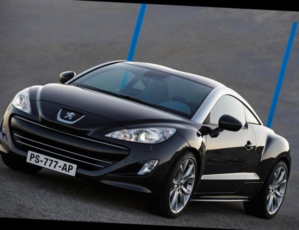Появата на RCZ беше изненадващ ход от страна Peugeot, тъй като оригиналният модел 307 RCZ беше просто концепция и не е трябвало да достига до производството. Френската компания обаче го превърна в сериен автомобил, като направи малко промени по пътя към конвейера.