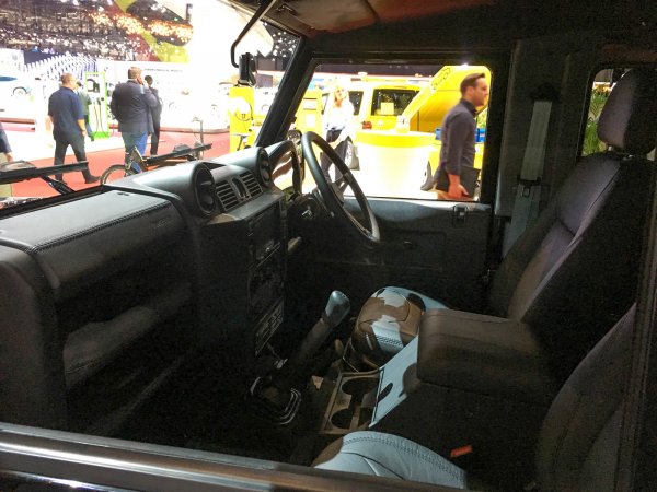 Ако това се струва малко на някой, ателието от Йоркшир има и версия за 160 000 паунда. При нея задвижването става с 6,2-литров бензинов двигател V8 LS3 на General Motors. Мощността му е 430 к.с., а скоростната кутия - 6-степенен автомат. Окачването и спирачната система са напълно различни, като за устойчивостта се грижат регулируеми спортни амортисьори Ohlins.