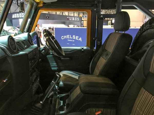 Интериорът е изцяло преработен, като са поставени състезателни седалки и оригинален волан. Всичко това ще присъства и при серийния вариант на всъдехода. От компанията Chelsea Truck Company обявиха, че ще го пуснат в ограничен тираж, като всяка машина ще се прави само след индивидуална поръчка.