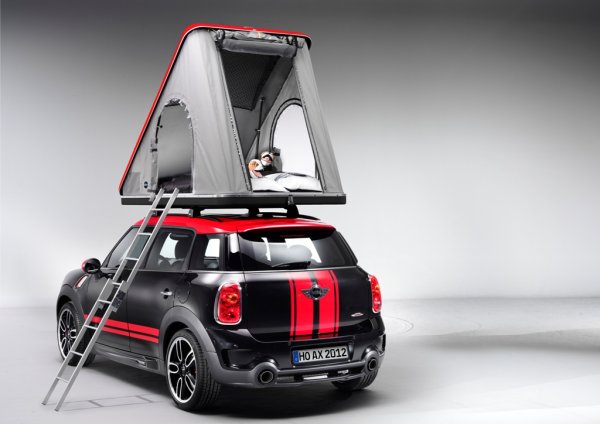 На къмпинг с Mini - луксозна каравана и стилна покривна палатка от Mini 