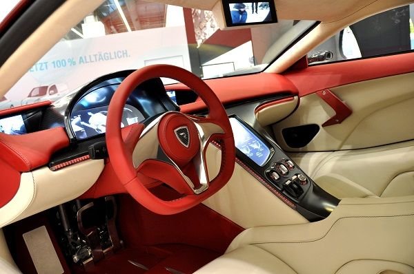 Франкфурт 2011 - Concept One - електрически суперавтомобил на хърватската компания Rimac, чийто интериор е изработен от българското тунинг ателие Вилнер. 