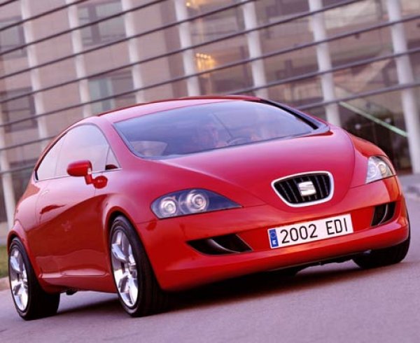 Хечбекът от 2003 г. отбеляза преломен момент в историята на испанската марка, като представи нов дизайн за бъдещите модели - със заоблени форми и ясно изразени линии.