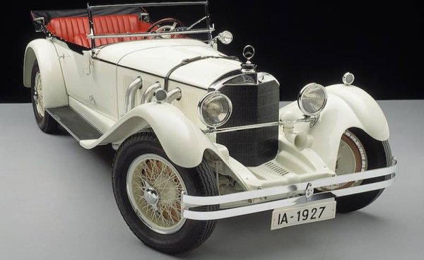 Mercedes-Benz S-Series (W06) e легендарна поредица състезателни модели на германците от края на 20-те и началото на 30-те години, наричани "Белите слонове", заради необичайното си боядисване. Но технологията на бялата боя още не е усъвършенствана, тя пожълтява много бързо и от компанията решават да сменят състезателния си цвят на сребристосив - така се раждат митичните "Сребърни стрели". 
