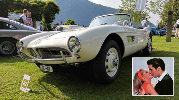 Обсесията на Елвис Пресли от BMW 507 е била толкова силна, че той издирва и купува още една бройка, за да я подари на екранната си партньорка от Fun in Acapulco - Урсула Андрес. Швейцарската сексбомба и досега мълчи дали между двамата е имало нещо повече от екранно партньорство (по онова време тя бе женена за актьора Джон Дерек). Но признава, че с Елвис си останали "добри приятели" чак до смъртта му, макар той да бил "много объркан човек". 
