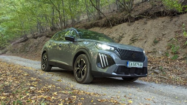 Електрическата версия на 2008 бе съществено обновена през миналата година. И тук, както при Volvo, част от регистрациите са за демонстрационни автомобили. 

