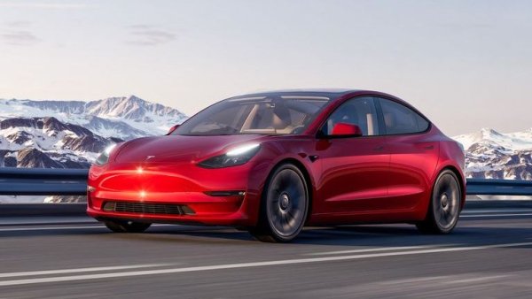 През миналата година Model 3 бе почти напълно пренебрегнат у нас заради кросоувъра Model Y, но сега интересът към него започва да расте. Ръстът е 1700%, но това се дължи просто на факта, че за първите два месеца на 2023 имаше само една регистрирана кола. 
