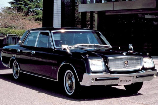 Toyota пуска Century, за да се конкурира на местния пазар с Bentley и Rolls-Royce. Което съвсем не е малък подвиг. Моделът се предлага само с 5-литров V12 двигател, произвеждащ 276 к.с., а заводското му обозначение е 1GZ-FE. Century е разработен е с фокус върху лукса и комфорта.
