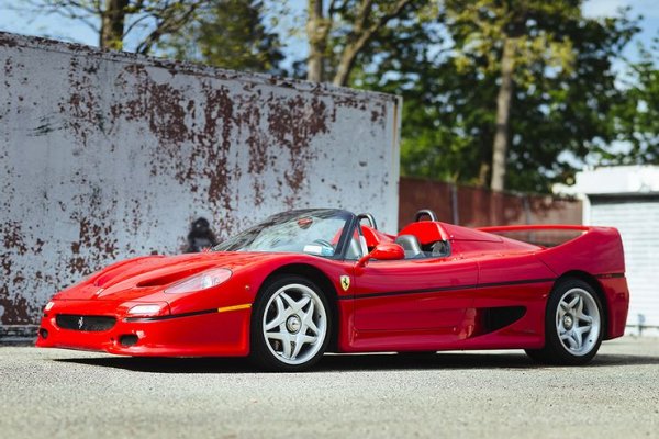 Постепенно Майк се пристрастява към автомобилите и се превърща в колекционер. А всеки уважаващ се такъв трябва да има в гаража си поне един или два модела на Ferrari. По това време Тайсън е излежал 3-годишна присъда за изнасилване, но след излизането си от затвора си връща титлата с победа над Франк Бруно. Съответно, се награждава с Ferrari F50, с което по-късно е арестуван заради шофиране след употреба на наркотици.