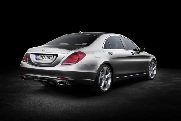 Mercedes S-Class дебютира в Хамбург