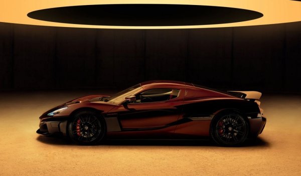 Мате Римац извървя много дълъг път от гаражен ентусиаст в Хърватия до един от най-уважаваните хора в сектора на електромобилите - и шеф на Bugatti. Nevera, лимитирана до 150 бройки, развива 415 км/ч и се нуждае от под 2 секунди за ускорение 0-100 км/ч. 
