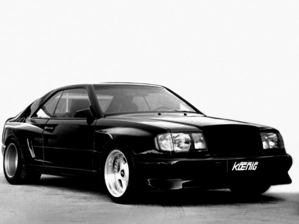 Ако вашият идеал не е Gullwing, а, да речем, Ferrari Testarossa, няма  проблем. На базата на същия C124, студиото Koenig направи 300 CE Widebody, чиято основна характеристика беше широкият корпус и не по-малко широките джанти OZ R17. Мощността му е 345 коня, така че ако желаете, можете да се състезавате с италианския му първообраз.