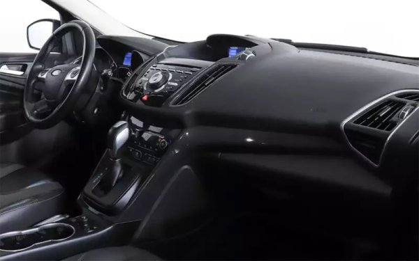 Това условие, разбира се, е свързано с редовната смяна на трансмисионното масло - или поне доливане на всеки 60,000 км пробег. За пълната му смяна са нужни 8.5 литра течност Mercon LV ATF.
За съжаление подмяната на филтъра е доста сложна и изисква цялата скоростна кутия да се разглоби. Но си заслужава усилията, защото при редовно обслужване този автоматик ще издържи поне 300-350 хиляди километра. 
