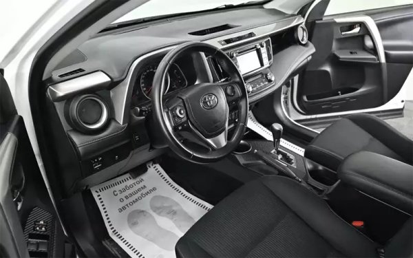 Все пак, за да избегнете проблемите, е добре да подменяте трансмисионната течност на всеки 60-70 хиляди километра. Замърсеното масло пречи на нормалната работа на клапаните в хидроблока, и води до проблеми при превключването. Смяната изисква 6.7 литра течност Toyota ATF WS. 
