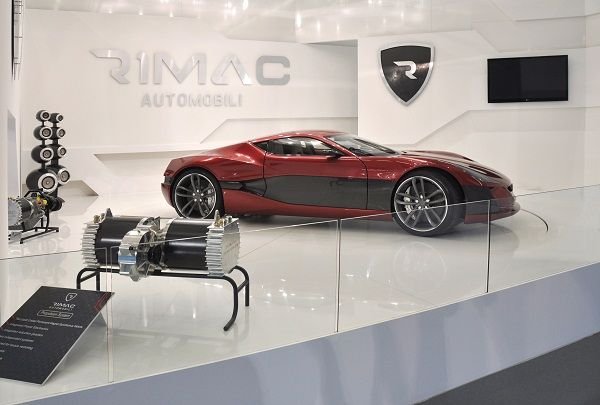 Франкфурт 2011 - Concept One - електрически суперавтомобил на хърватската компания Rimac, чийто интериор е изработен от българското тунинг ателие Вилнер. 