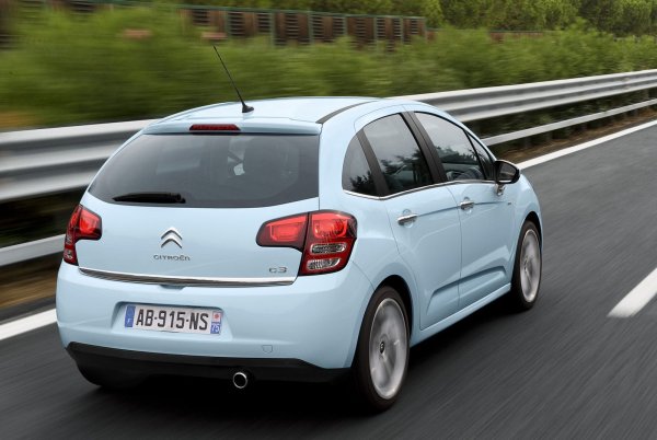 Под капака има бензинов, дизелов или LPG двигател. Базиран е на технологията PureTech или BlueHDi, която гарантира нискък разход на гориво. Мощността му варира от 75 до 110 конски сили, което е идеално за използване в градски условия. Citro&euml;n C3 се предлага в 3 различни поколения, лансирани съответно през 2002, 2009 и 2016 г. На пазара на употребявани автомобили най-препоръчителни са моделите 2-ра и 3-та категория.