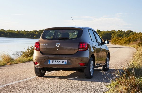 Оборудването на модела включва LED дневни светлини, помощ за стартиране, предни и странични въздушни възглавници, асистенти на водача и др. Последните модели са оборудвани с парктроник, високоефективен климатик, тапицерия Techroad, R-Plug медиен плейър, както и опция за навигация Media Nav Evolution.