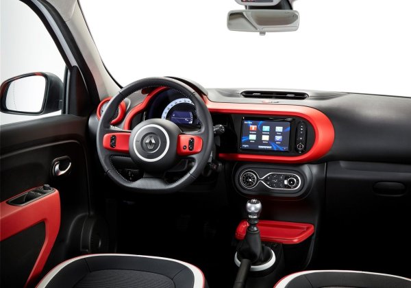 Продажната цена на малкия модел на Renault обикновено варира между 6 000 и 14 000 евро, което е подходящо за купувачи с ограничен бюджет. Все пак е препоръчително преди покупката на Twingo превозното средство да бъде закарано в сервиз и прегледано от специалист.