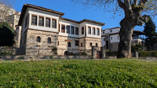 Повечето красиви стари къщи някога са принадлежали на богатите търговци на кожи