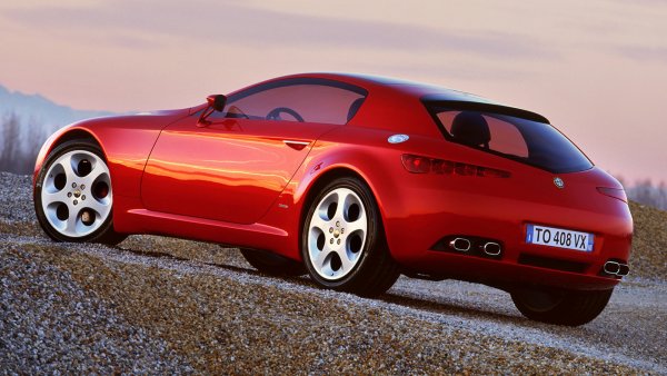 Звездата на първия носител на трофея Villa d'Este в категорията „концепции и прототипи" изгрява на автомобилното изложение в Женева през 2002 г. Купето с предно задвижване с чувствени, лаконични линии е наречено от създателя му Джорджето Джуджаро „най-егоистичният” от неговите проекти и е декларация в любов към марката Alfa Romeo, от която започва пътят на Маестрото към световната слава. 

Един от най-изразителните и оригинални елементи на концепцията са фаровете, които се състоят от три кръгли елемента, дълбоко вдлъбнати в изрезите на предните калници. В ревизирана форма идеите, реализирани в Brera Concept, бяха въплътени в едноименния производствен модел, който дебютира през 2005 г.
