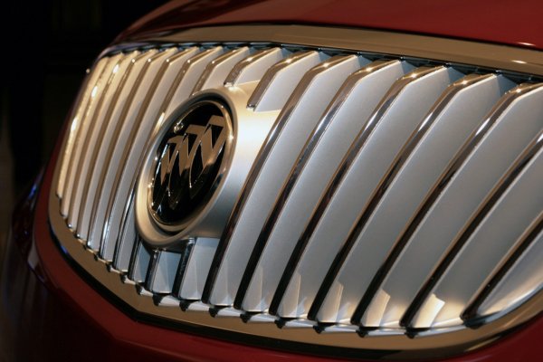 Кадри от премиерата на Buick LaCrosse в Детройт 