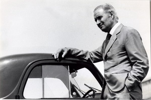 В последната част от живота си Данте се посвещава изцяло на наука а в ролята на президент на Sir -  компания за индустриални автомобилни изследвания, организация, поръчана от Валета през 50-те години на миналия век. Тя е поверена от самото начало на Джакоза, точно за да позволи експериментирането на нови идеи без ограниченията на обикновената фирмена дейност. 

Великият инженер работи върху разработването на CVT автоматичната трансмисия, въведена в производство през 1985-а при Fiat Uno и Autobianchi Y10. Данте Джакоза умира в Торино на 31 март 1996 година. 

Същността на неговата кариера и неговата личност са перфектно описани от тези думи, написани в неговата автобиография: "Вълнувах се, като си представях нови неща и изпитах удовлетворението да ги видя да се раждат и живеят на собствен живот. Виждайки как бъдещето се трансформира в настояще, фантазията се превръща в реалност, неспокойният ум преследва нови цели. Мислите винаги се насочваха към чертожната дъска".