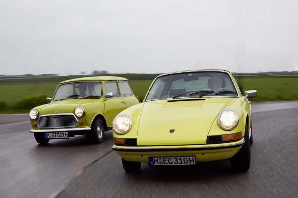 MINI поздрави Porsche за рождения му ден