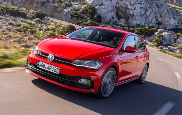 Рейтинг на надеждност: 86,4%

Собствениците на Polo едва ли са доволни, тъй като 37% от колите им са имали повреда. Проблемите с електричеството на двигателя са най-разпространени, следвани от тези с климатика. Други често срещани забележки включват спирачките, двигателя, скоростната кутия/съединителя, вътрешната облицовка и електрическа система извън двигателя.

Добрата новина е, че Volkswagen покрива разходите за 91% от ремонтните работи, но малък процент от собствениците са платили до 1000 лири, за да бъдат поправени колите им. Почти половината от дефектните автомобили не са били в движение за повече от седмица.