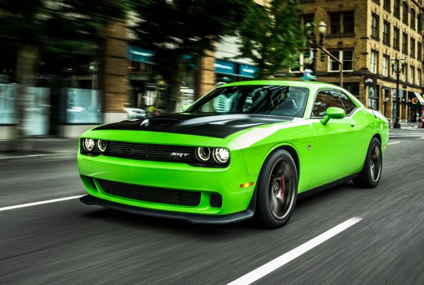 Настоящият Dodge Challenger е в експлоатация от почти 14 години, но в списъка попада версията Hellcat. Това, което я направи специална, е комбинацията от ръчна трансмисия и 6,2-литров V8 с компресор с мощност 717 конски сили. А също така и фактът, че не само милионери могат да си позволят спортна кола с двигател с такова ниво на мощност. 