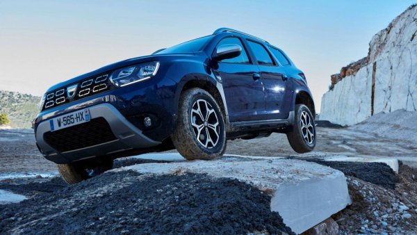 Гореспоменатите модели заедно с предстоящия Mitsubishi ASX са братя и сестри на предстоящия Duster, въпреки че последният ще използва бюджетна версия на платформата CMF-B. Ясно е, че Dacia иска да запази достъпността на Duster, така че няма да се изненадаме, ако предложат по-малки версии със задвижващи агрегати с чист ДВГ или по-прости хибридни настройки, осигуряващи добра комбинация от горивна ефективност и ниски производствени разходи. 

Това, което най-вероятно ще бъде изключено от гамата, е дизеловата опция, тъй като за Groupe Renault ще бъде много трудно да продължи да я актуализира, за да спазва по-строгите разпоредби за емисиите. Въпреки това, опцията за двугориво LPG/бензинов двигател може да бъде запазена в цялата гама на Dacia като алтернатива. 