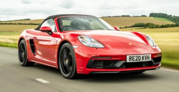 При компактните роудстъри - Boxster прави шофьори с всякакъв ръст истински борци за видимост. Покривът пречи, когато не е в кабриолет, а багажникът, предното стъкло и ролките са високи в сравнение с ниските състезателни седалки.
