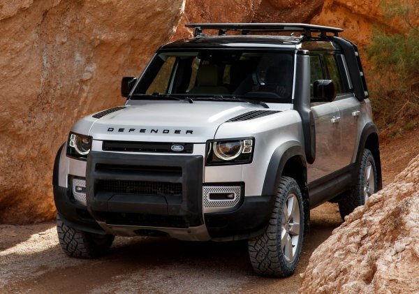 Една от най-очакваните премиери на миналата година е факт. Новият Defender запазва основните качества на предшественика си, които го превърнаха в легенда. Освен това, изглежда забележително, като ще се предлага в два варианта - 3 и с 5 врати.